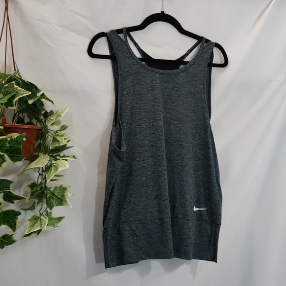Nike Tops - EUC Nike Dri-Fit Workout Top